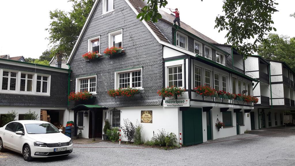 Hotel In Der Strassen ゾーリンゲン エクステリア 写真