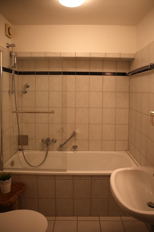 Hotel In Der Strassen ゾーリンゲン エクステリア 写真